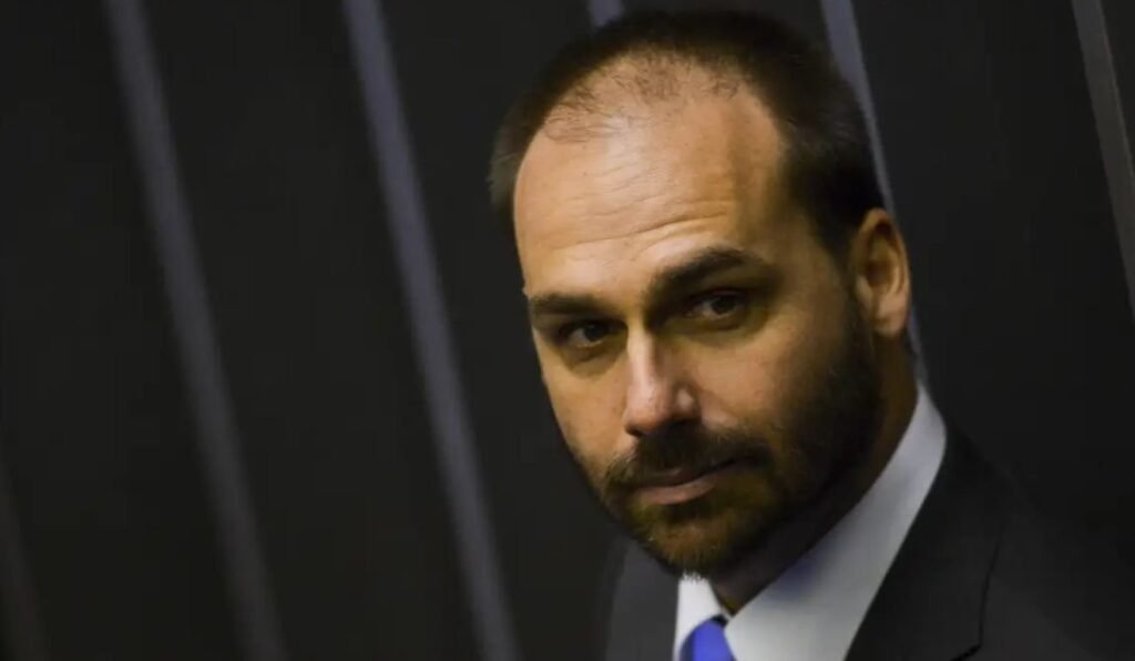 STF forma maioria para tornar Eduardo Bolsonaro réu devido ao tarifaço