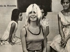 Brigitte-Bardot-parou-o-Rio-de-Janeiro-em-1964-e-transformou-a-vida-em-Buzios.jpg