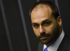STF forma maioria para tornar Eduardo Bolsonaro réu devido ao tarifaço
