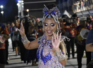 fO2mbcNO-Carnaval-de-Vitoria-ao-vivo
